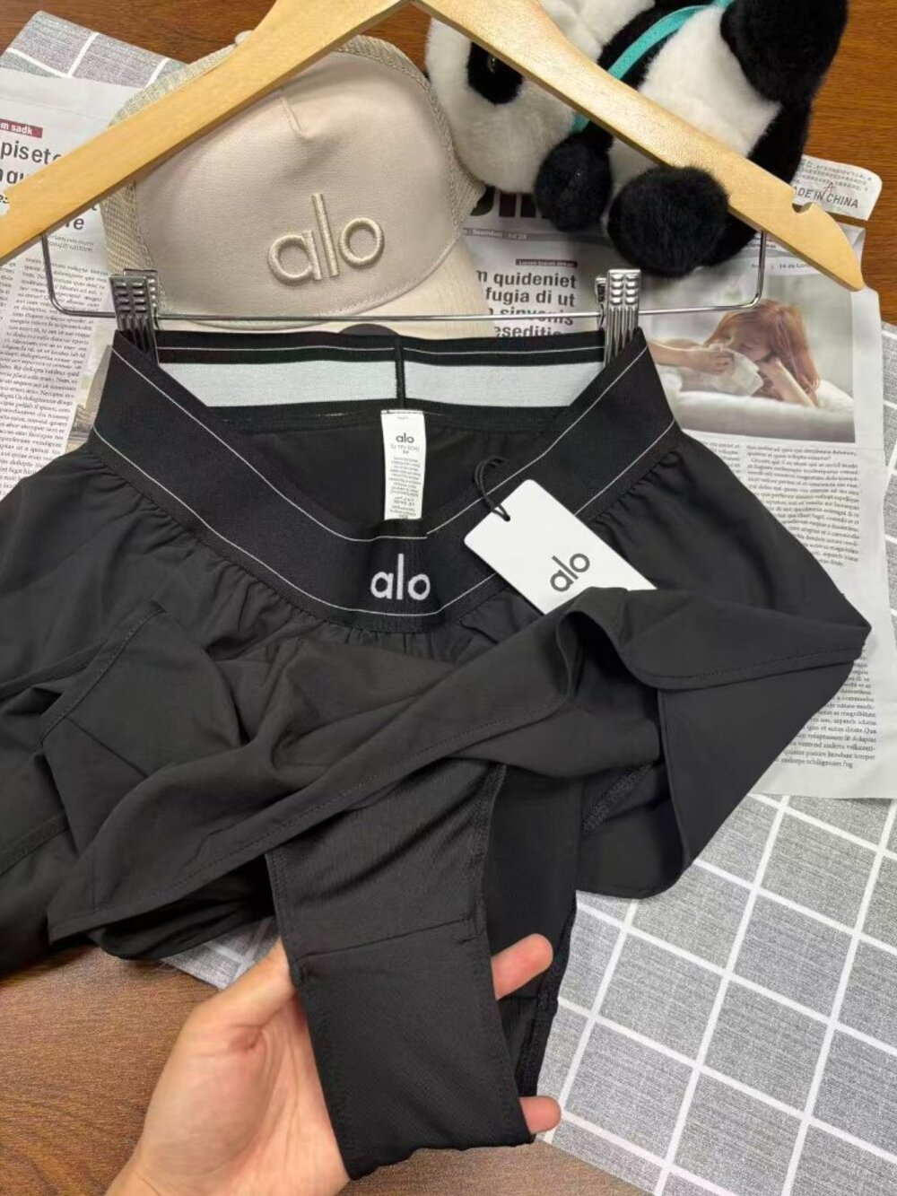 🏷️NWT Alo Yoga Match Point Sports Shorts Black High and Low Rise Fitness Shorts - Picture 7 of 9